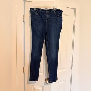 Torrid MID FIT DISCONTINUED Super Skinny Medium Wash Denim Jeans 5-Pocket Blue